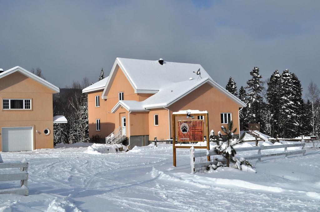 La Taniere De L'Ours Hotel Saint-Donat-de-Montcalm Exterior photo