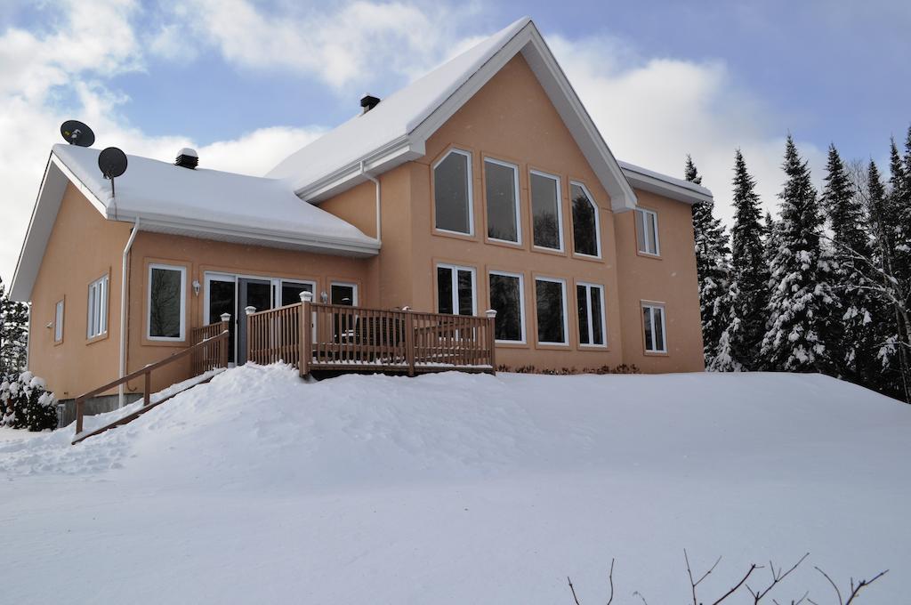 La Taniere De L'Ours Hotel Saint-Donat-de-Montcalm Exterior photo