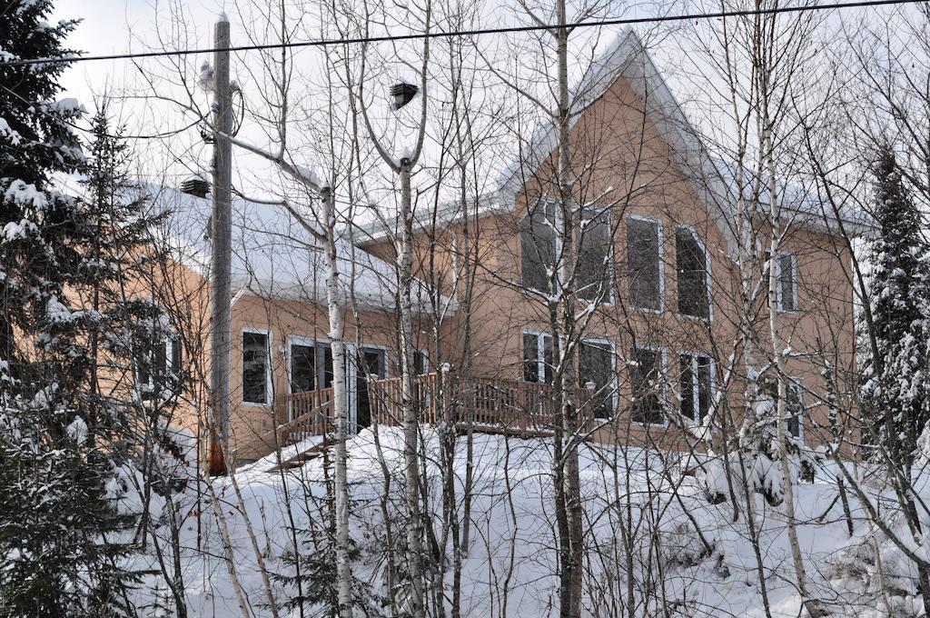La Taniere De L'Ours Hotel Saint-Donat-de-Montcalm Exterior photo