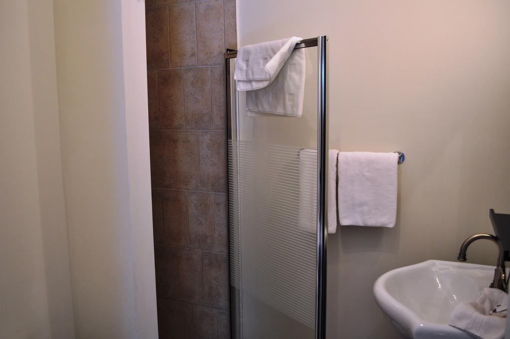 La Taniere De L'Ours Hotel Saint-Donat-de-Montcalm Room photo