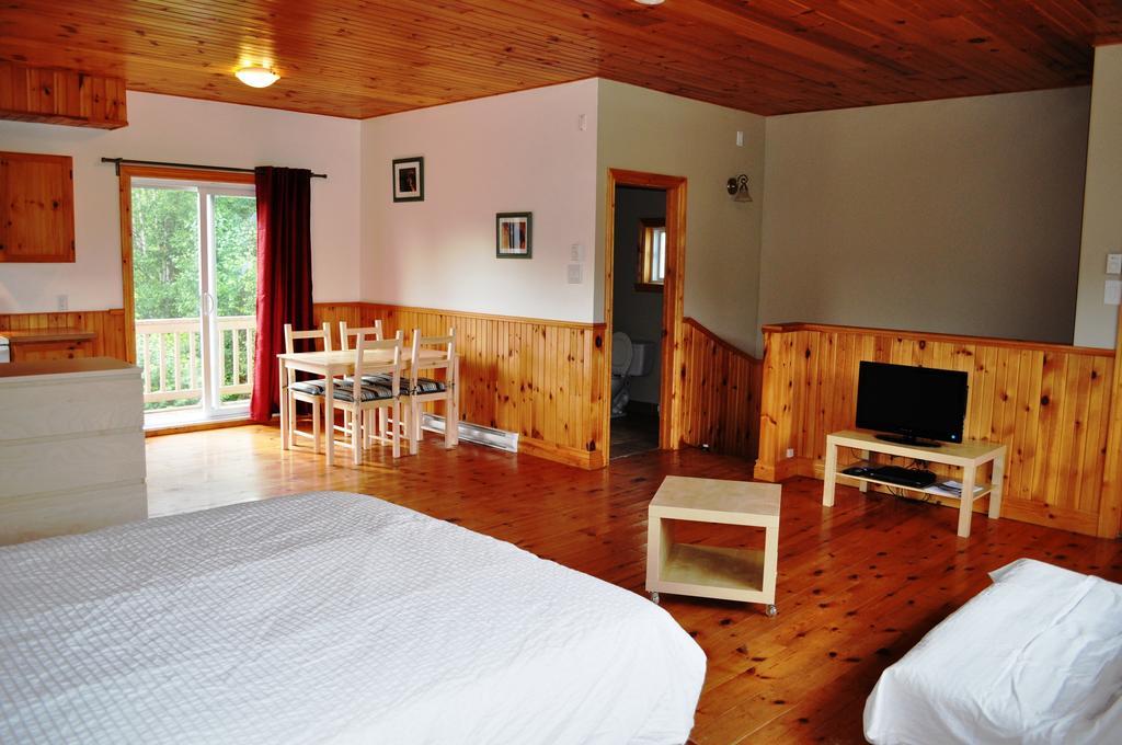 La Taniere De L'Ours Hotel Saint-Donat-de-Montcalm Room photo