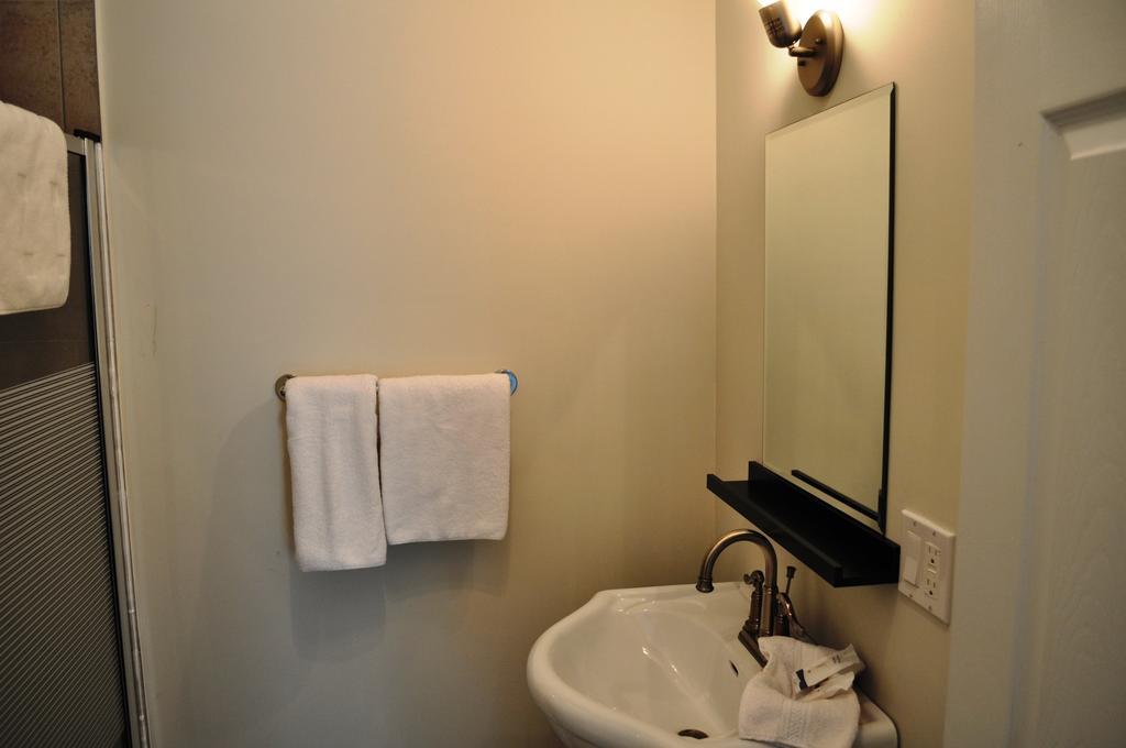 La Taniere De L'Ours Hotel Saint-Donat-de-Montcalm Exterior photo